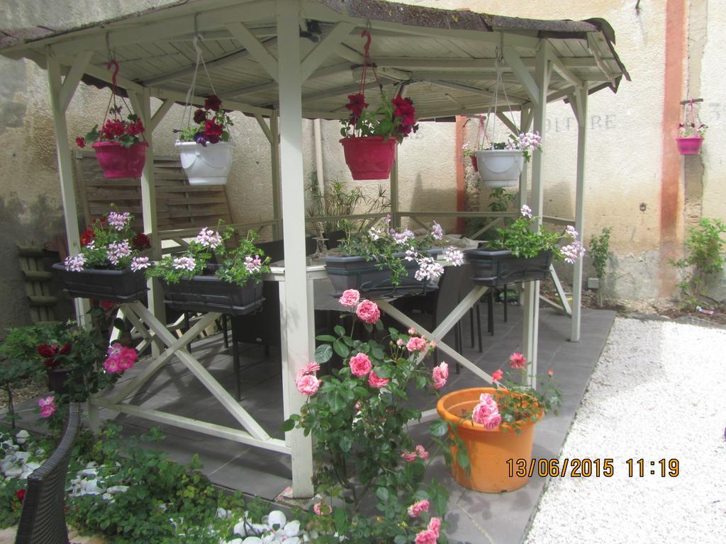 Logis Hotel Au Croissant Buzançais المظهر الخارجي الصورة