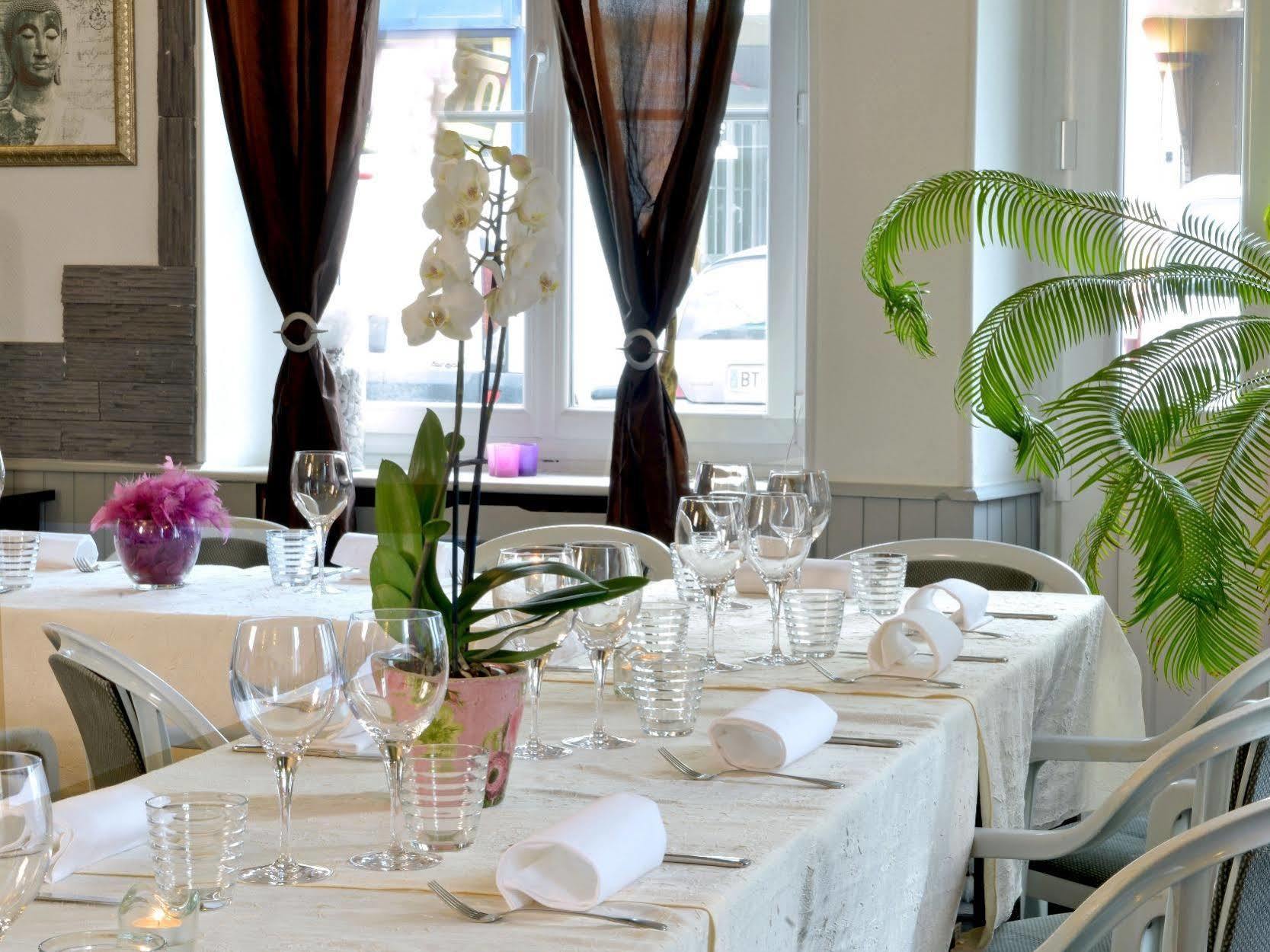 Logis Hotel Au Croissant Buzançais المظهر الخارجي الصورة